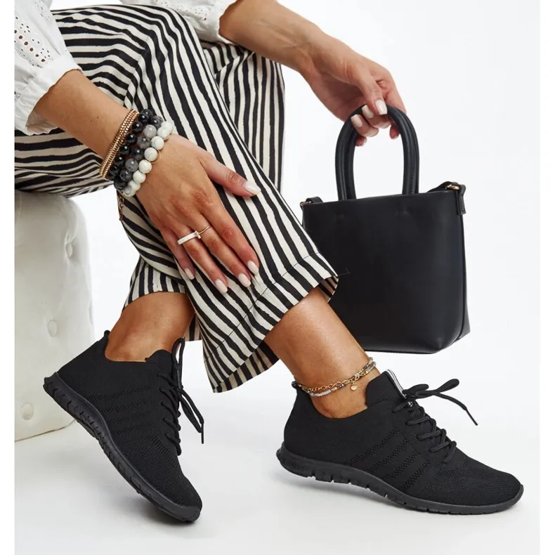 Baskets de sport Shukornia noires le noir