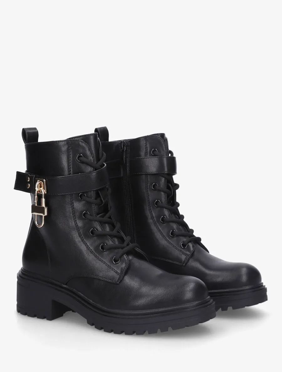 Bottines montantes à empiècement cadenas