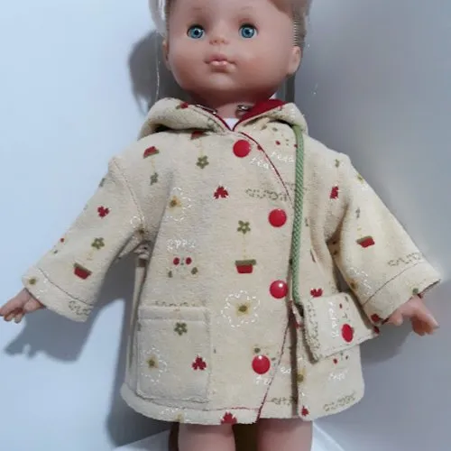Vêtement de poupée  50 cm manteau à capuche en polaire camel clair imprimé teddy 1/2 doublé jersey rouge et sac  fait main